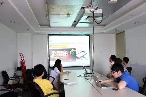 電腦忘了帶轉換接頭怎么投影